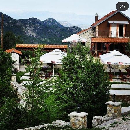 Vikendica,Bungalovi Lipska Pecina Cetinje Bagian luar foto