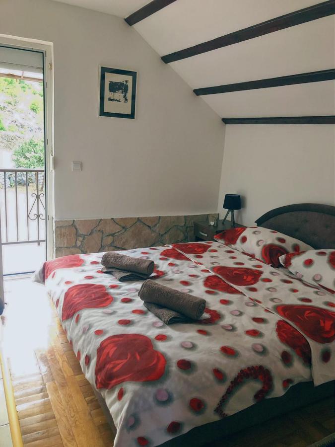 Vikendica,Bungalovi Lipska Pecina Cetinje Bagian luar foto
