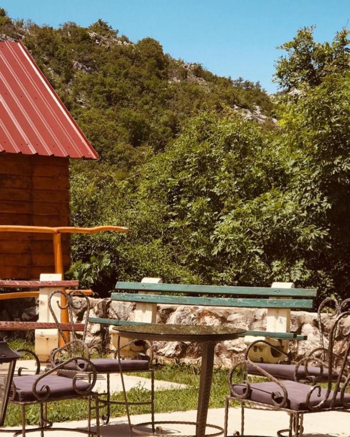 Vikendica,Bungalovi Lipska Pecina Cetinje Bagian luar foto