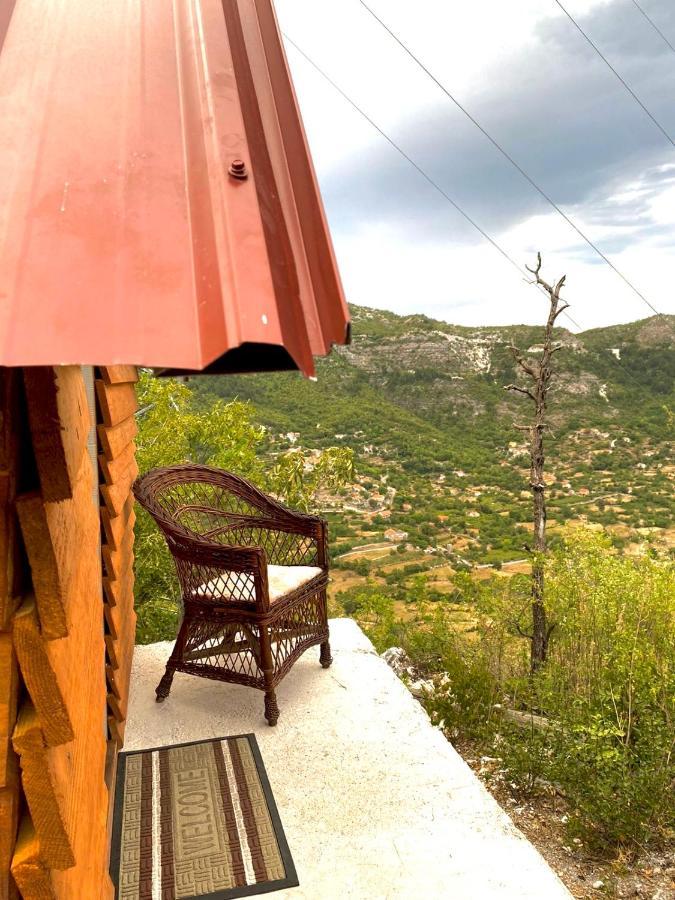 Vikendica,Bungalovi Lipska Pecina Cetinje Bagian luar foto