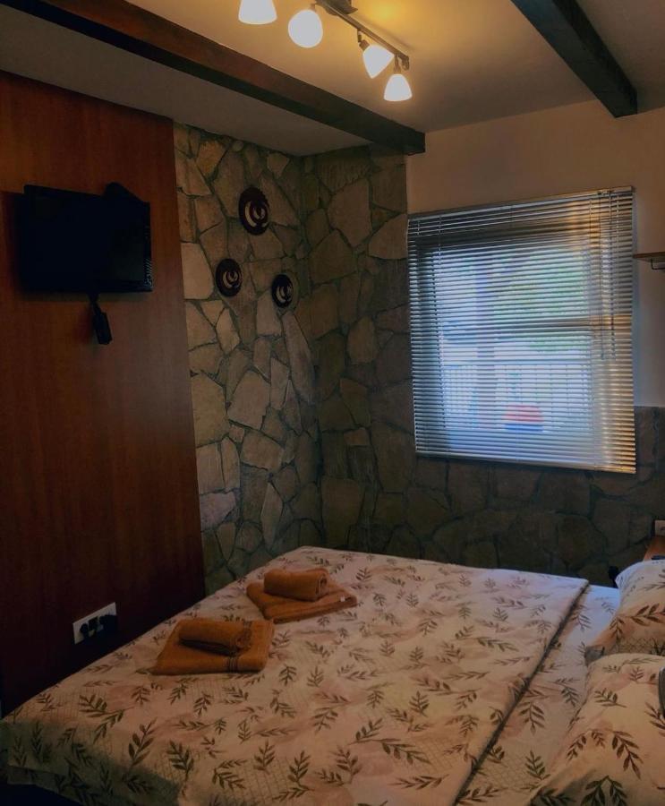 Vikendica,Bungalovi Lipska Pecina Cetinje Bagian luar foto