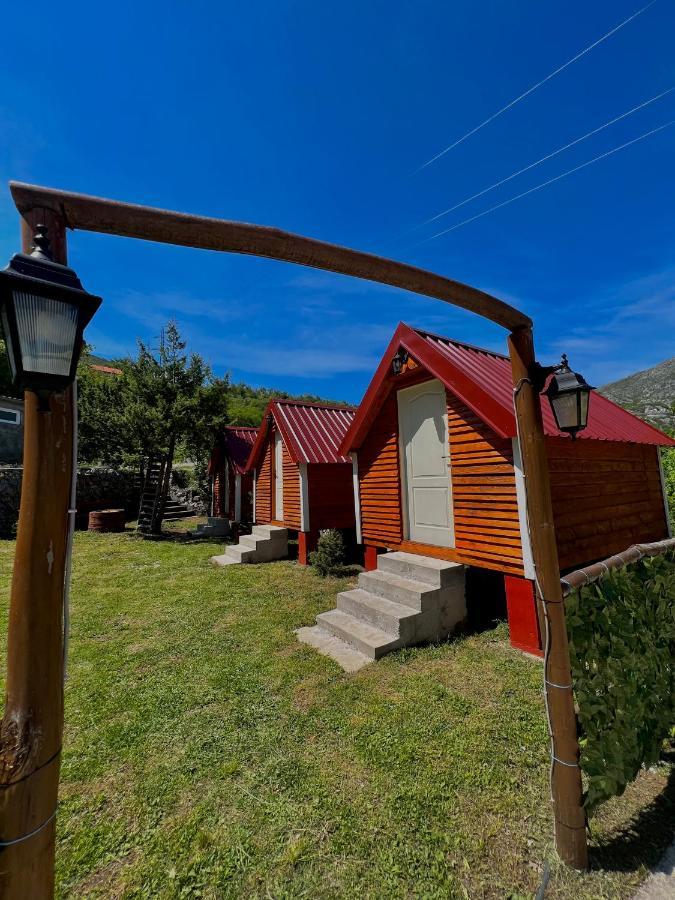 Vikendica,Bungalovi Lipska Pecina Cetinje Bagian luar foto