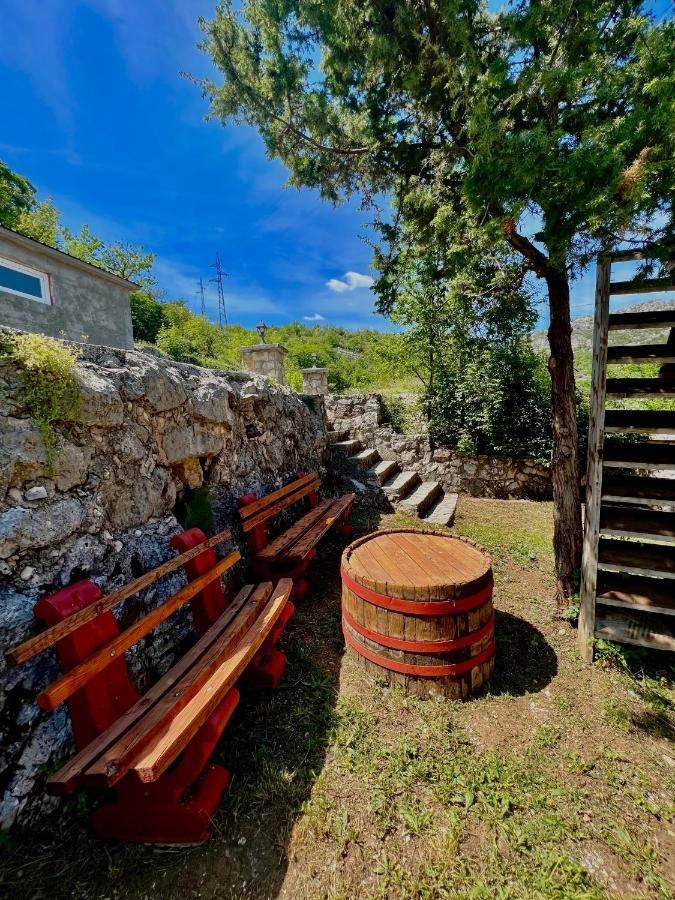 Vikendica,Bungalovi Lipska Pecina Cetinje Bagian luar foto