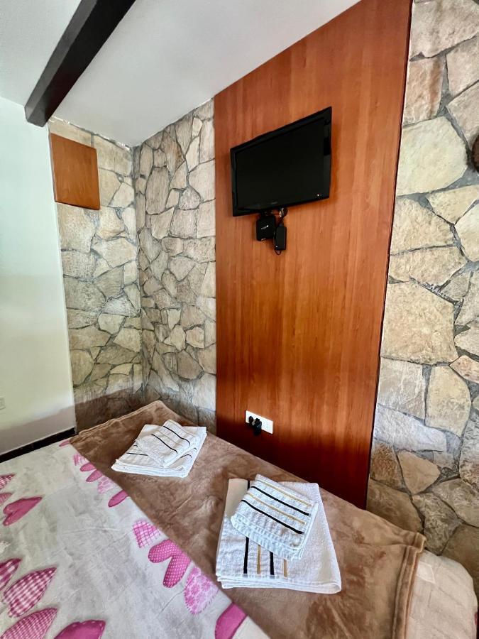 Vikendica,Bungalovi Lipska Pecina Cetinje Bagian luar foto