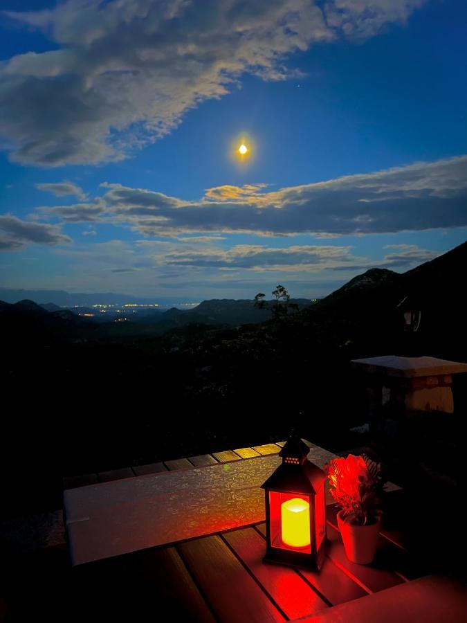 Vikendica,Bungalovi Lipska Pecina Cetinje Bagian luar foto