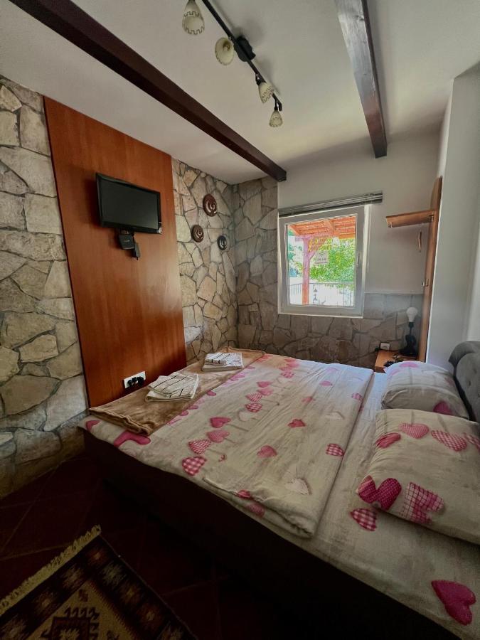 Vikendica,Bungalovi Lipska Pecina Cetinje Bagian luar foto