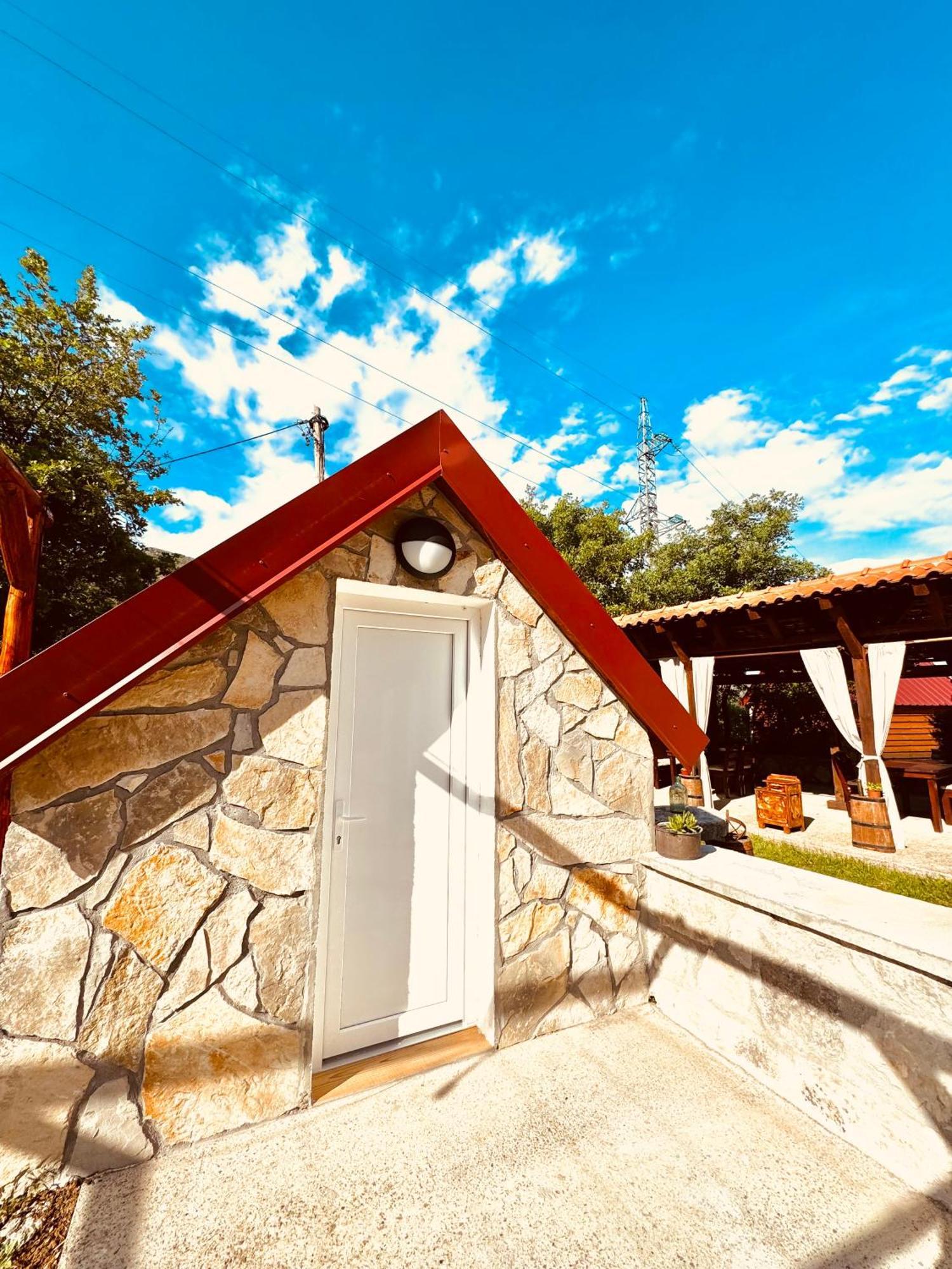 Vikendica,Bungalovi Lipska Pecina Cetinje Bagian luar foto
