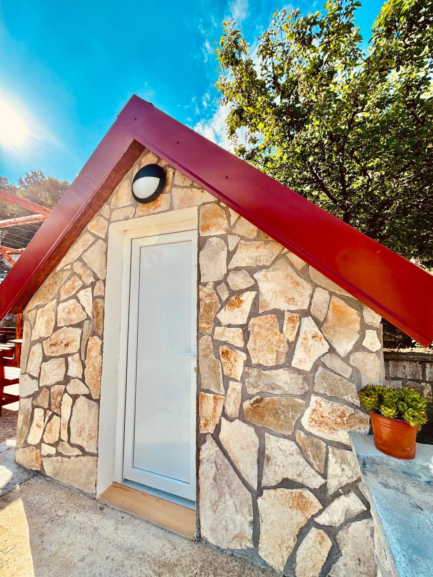 Vikendica,Bungalovi Lipska Pecina Cetinje Bagian luar foto